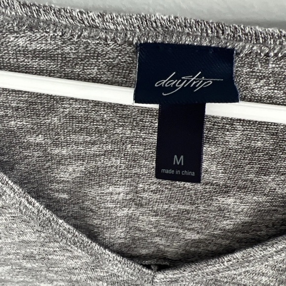 Daytrip Tie Dye V-Neck Top Medium - Picture 7 of 8